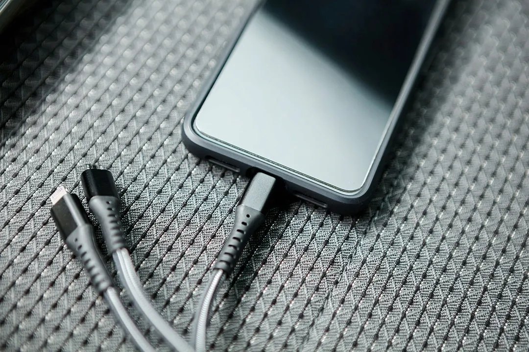 neo-tools-kabel-przewod-3w1-lightning-usb-c-micro-ladowarka-samochodowa-kolor-czarny