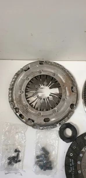 sprzeglo-kolo-dwumasowe-sachs-2290-601-059-waga-produktu-8-kg