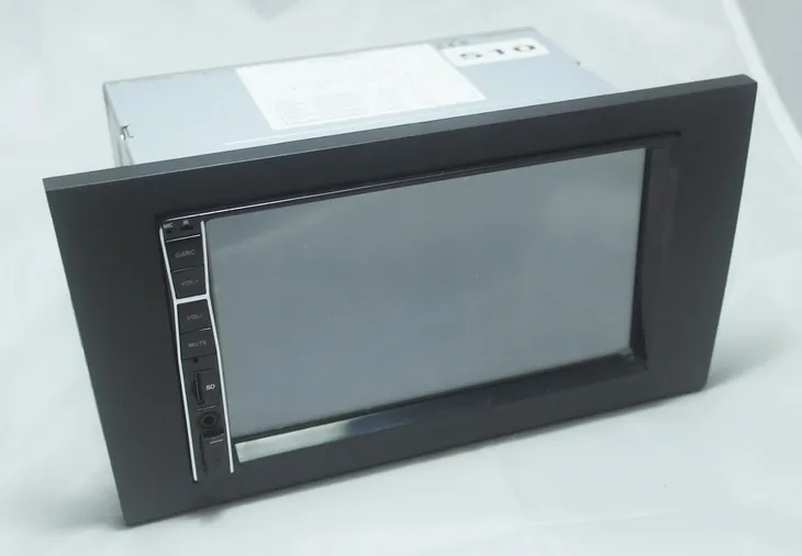 ramka-maskujaca-2din-audi-a4-b6-b7-exeo-model-au006