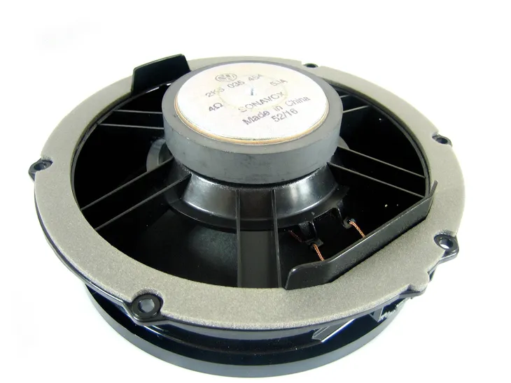 oryginalne-fabryczne-glosniki-vw-caravelle-beetle-tiguan-touran-eos-caddy-zawiera-baterie-nie