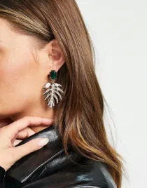 kolczyki-palmy-w-kolorze-zlotym-ze-szmaragdowym