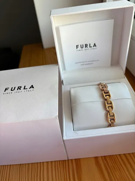 zegarek-furla-chain-square-styl-klasyczny