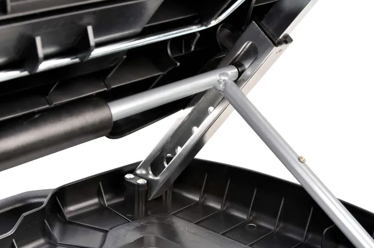 podnozek-czarny-regulowany-kolor-czarny-marka-desq