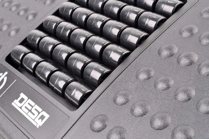 podnozek-czarny-regulowany-wysokosc-produktu-135-cm-kolor-czarny