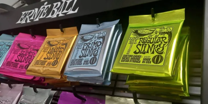 ernie-ball-2629-8-string-regular-slinky-struny-marka-ernie-ball