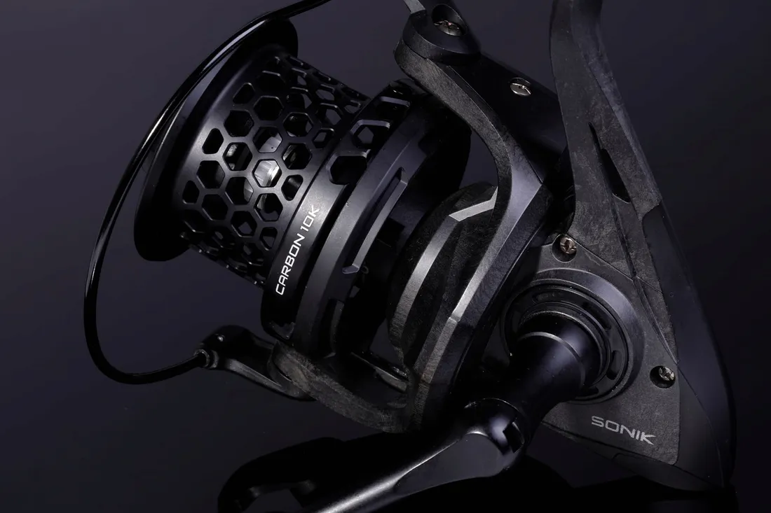 kolowrotek-sonik-vaderx-pro-carbon-10000