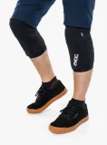 ochraniacze-na-kolana-evoc-knee-protector-ls-flex-lite-black-s-plec-produkt-uniseks