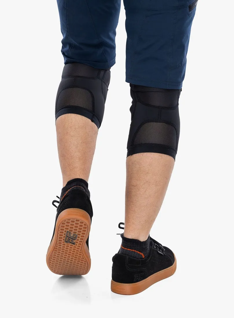 ochraniacze-na-kolana-evoc-knee-protector-ls-flex-lite-black-s-marka-evoc
