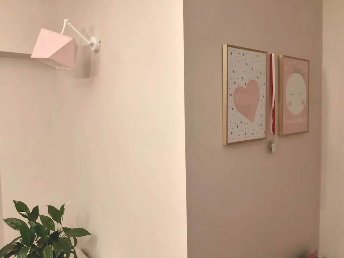 lampa-scienna-jasnociemno-e27-bialy-bohater-brak