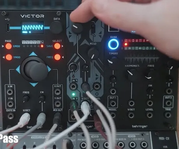 modul-analogowy-behringer-surges