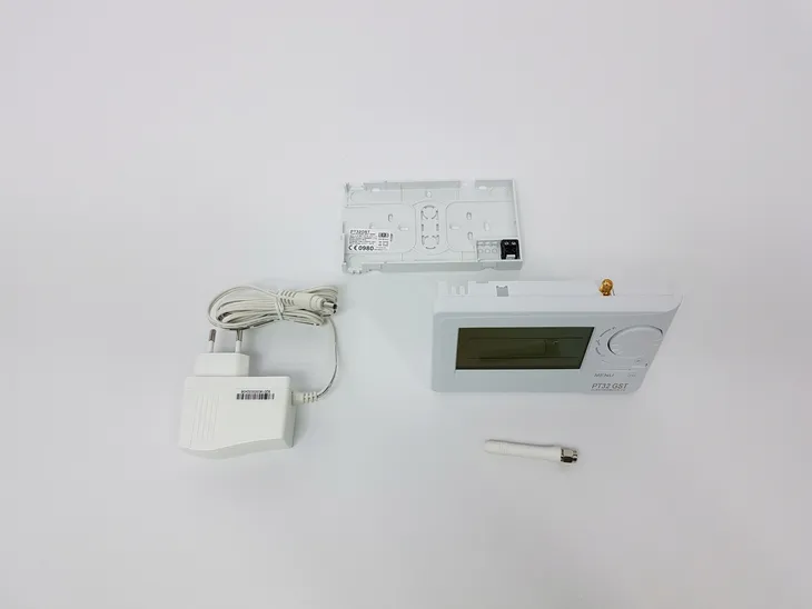 termostat-modul-gsm-sterowanie-z-telefonu-pt32-gst-rodzaj-sterownik-sposob-montazu-wiszace