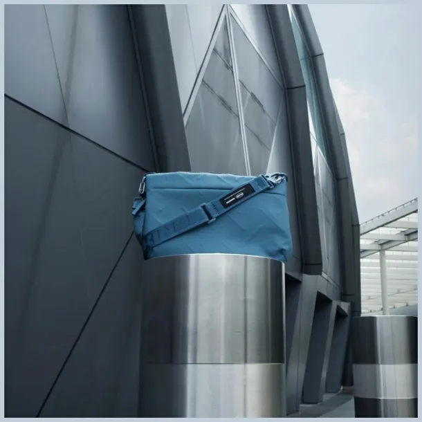 skinarma-torebka-bezowy-waga-z-opakowaniem-0-19-kg