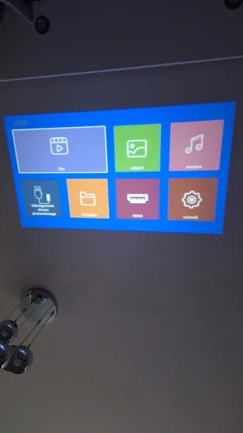 mini-projector-full-hd-zlacza-hdmi