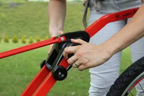 uchwyt-hol-rowerowy-peruzzo-do-holowania-zamocowania-rowerkow-do-20-zolty-dlugosc-67-cm
