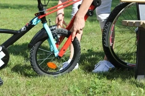 uchwyt-hol-rowerowy-peruzzo-do-holowania-zamocowania-rowerkow-do-20-zolty-waga-z-opakowaniem-5-kg