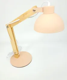 lampka-biurkowa-led-rozowy-40-w