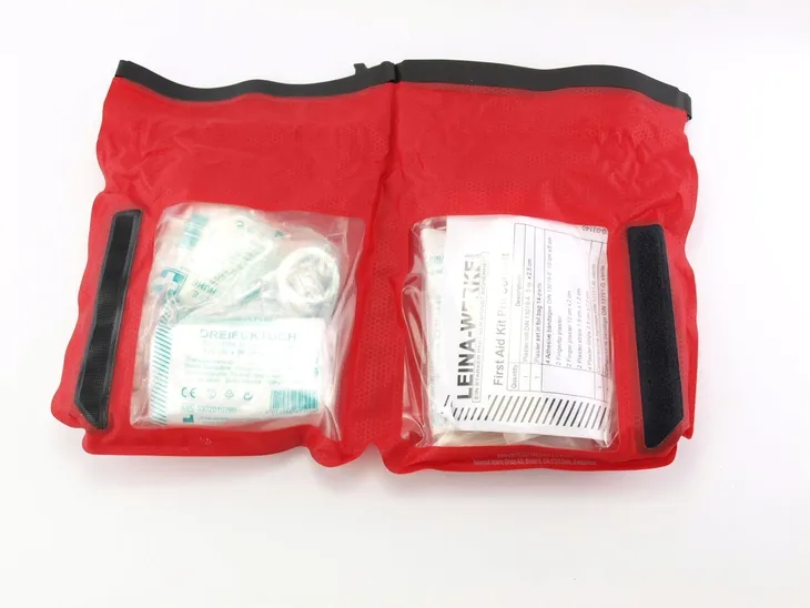 apteczka-w-gory-mammut-first-aid-kit-pro-poppy-wyposazenie-bandaz