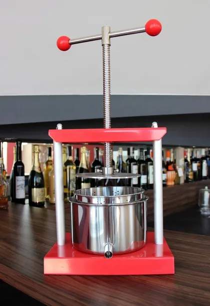 wyciskarka-do-owocow-chomik-waga-z-opakowaniem-5-3-kg