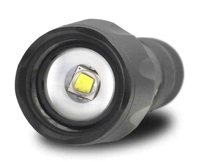 everactive-latarka-reczna-diodowa-led-350-lumenow-fl300-maksymalna-sila-swiatla-350-lm