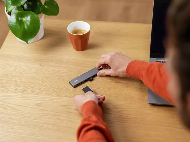 trust-hub-halyx-fast-usb-c-czytnik-kart-producent-trust