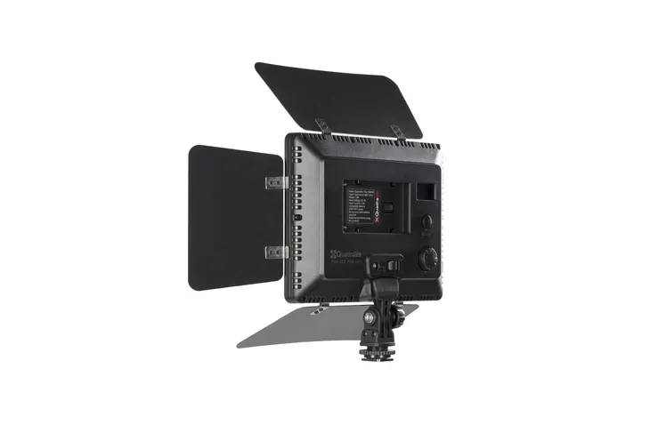 quadralite-thea-rgb-150-panel-led-moc-zarowki-swietlowki-15-w