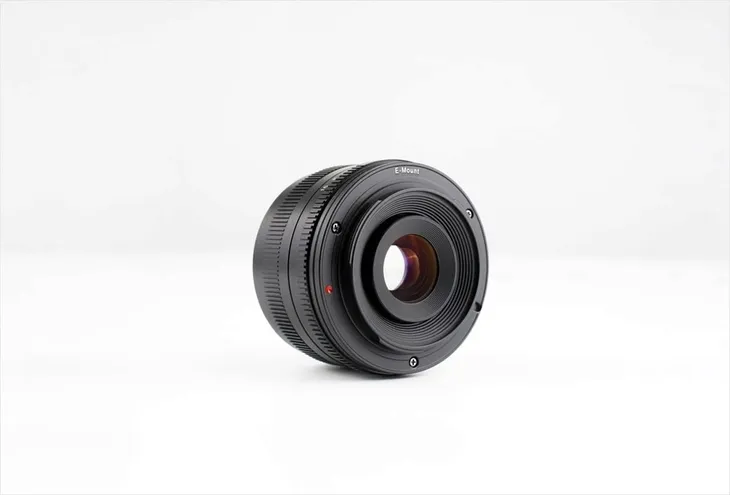 7artisans-50mm-f1-8-sony-e-minimalny-dystans-ostrzenia-50-cm