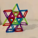 zestaw-klockow-magnetycznych-86-sztuk-klocki-magnetyczne-ukladanka-wiek-dziecka-3-lata