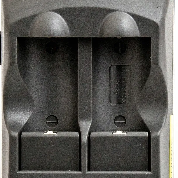 ladowarka-do-akumulatorkow-rcr123a-li-fe-cr123a-kolor-czarny