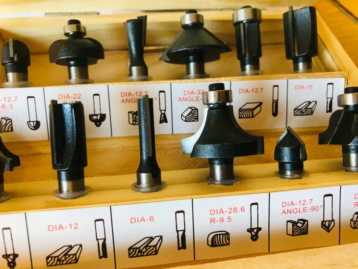 frezy-do-drewna-jobi-12-elem-marka-jobiprofi-rodzaj-frezy-w-zestawie