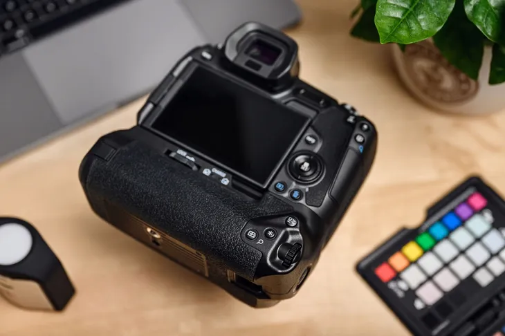 battery-pack-newell-bg-e22-do-canon-eos-r-zawiera-baterie-tak