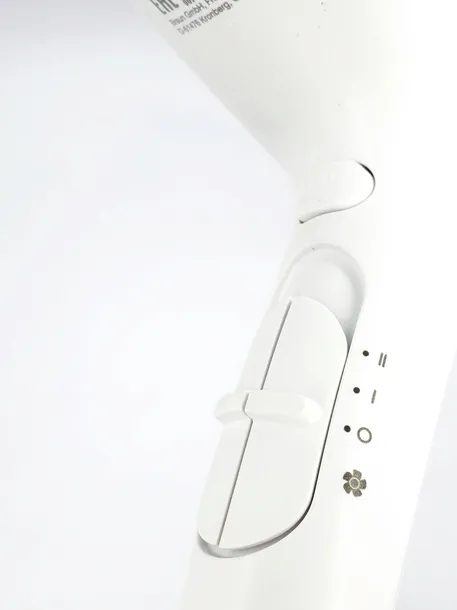 suszarka-do-wlosow-braun-hd380-cechy-dodatkowe-uchwyt-do-zawieszenia