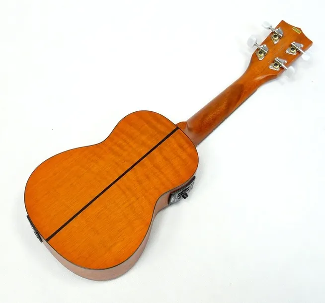 ukulele-sopranowe-kala-akcesoria-w-zestawie-pokrowiec