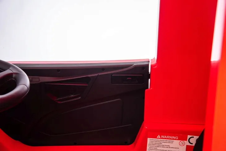 samochod-lean-cars-czerwony-zawiera-baterie-tak