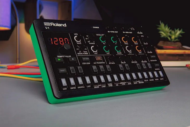 roland-s-1-tweak-synth-polifoniczny-syntezator-kieszonkowy-sekwencer-waga-z-opakowaniem-0-3-kg-marka-roland