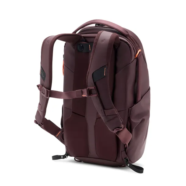 plecak-fotograficzny-peak-design-everyday-backpack-zip-15l-fioletowy-model-everyday-backpack-15l-zip-eclipse