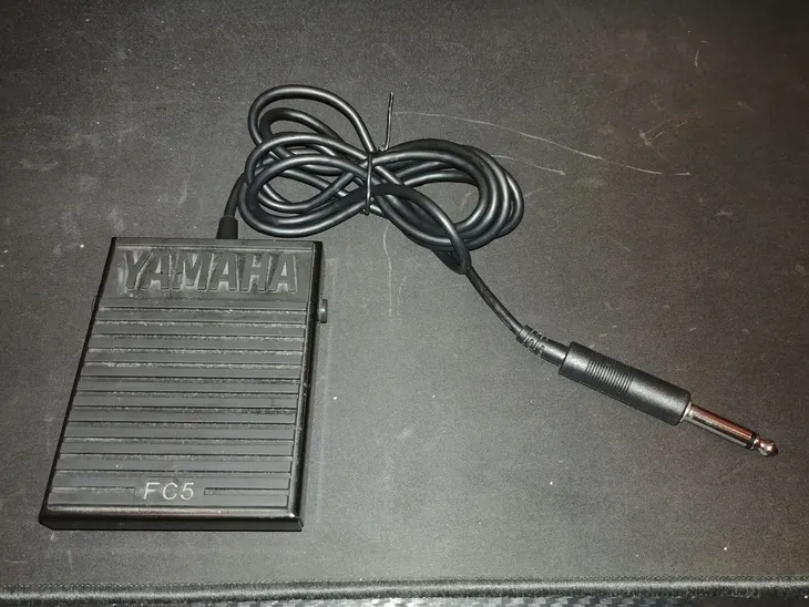 yamaha-fc5-pedal-nozny-przelacznik-on-off-sustain-do-pianina-model-fc-5-kod-producenta-fc-5
