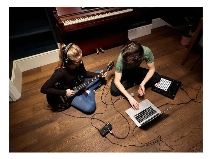 interfejs-audio-usb-audient-evo4-marka-evo-waga-z-opakowaniem-0-62-kg