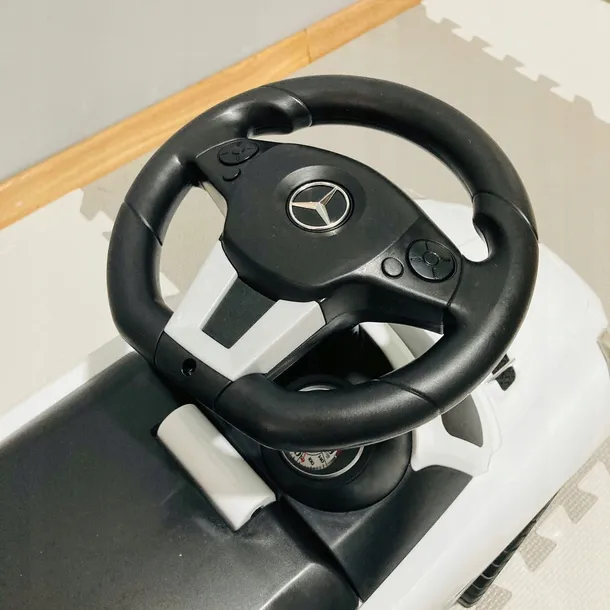 jezdzik-5902808151159-bialy-wiek-dziecka-12-m-waga-z-opakowaniem-3-5-kg