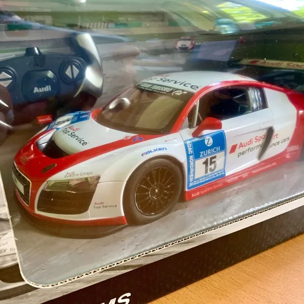 samochod-rastar-bialy-czerwony-glebokosc-produktu-23-cm