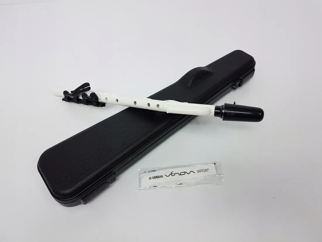 saksofon-yamaha-yvs-100-waga-z-opakowaniem-1-2-kg