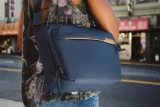 elegancka-torba-na-drona-lub-bezlusterkowca-i-obiektyw-peak-design-model-everyday-sling-6l-kolor-niebieski