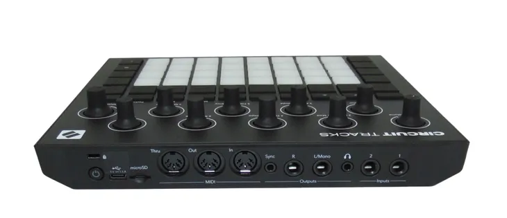 syntezator-novation-circuit-tracks-kolor-czarny