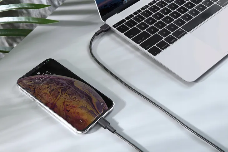 aukey-cb-cl02-nylonowy-kabel-usb-c-lightning-1-2m-przewod-mfi-do-iphone-konstrukcja-oplot