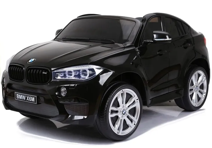 samochod-bmw-czarny-zlozony-kolor-czarny
