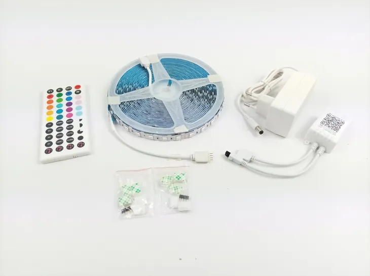 aled-light-led-rgb-5050-smd-600-10m-nie-jest-wodoodporna-pilot-44-przycisk-barwa-swiatla-wielokolorowy