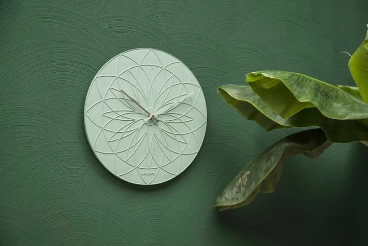 zegar-scienny-karlsson-szary-35cm-typ-scienny