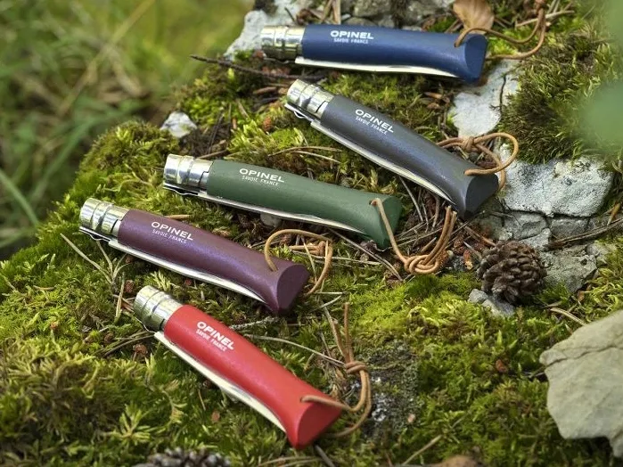 noz-opinel-colorama-08-inox-grab-brazowy-z-rzemieniem-cechy-dodatkowe-blokada-otwierania