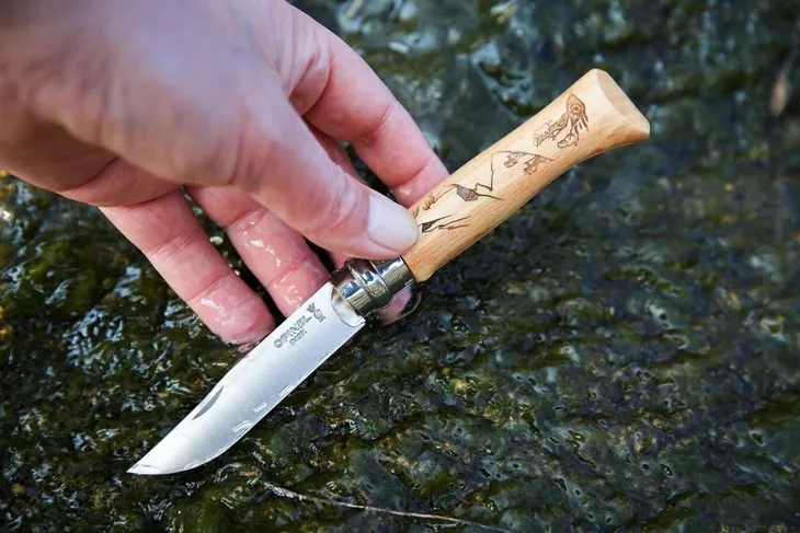 noz-turystyczny-opinel-material-glowni-stal
