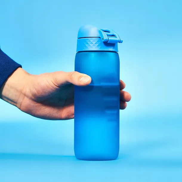 butelka-ion8-750ml-niebieska-recyclon-bpa-free-lekka-szczelna-rodzaj-bidon