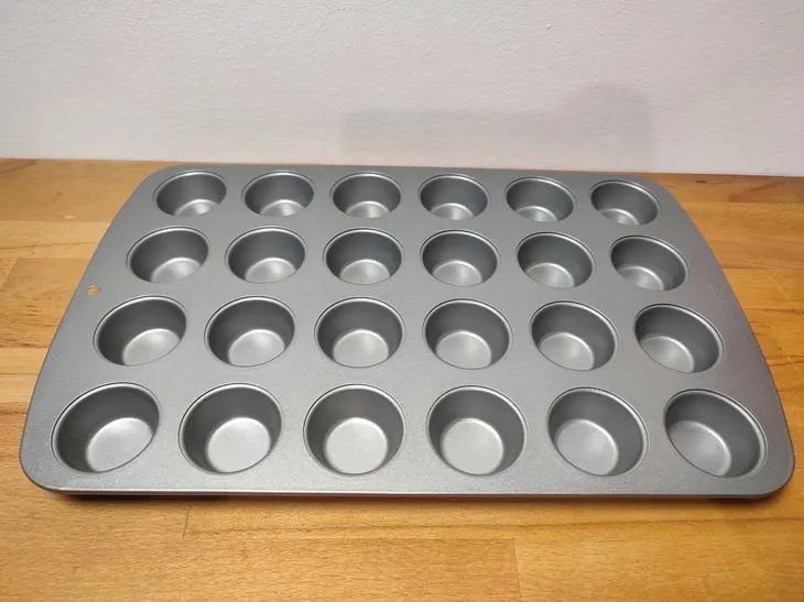 forma-do-muffinek-pme-35-x-35cm-material-metal